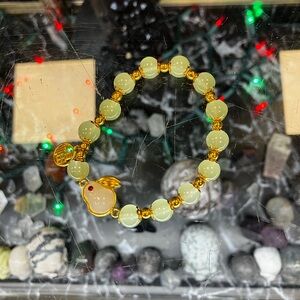 Elegant Gold and Cream Beaded Bracelet